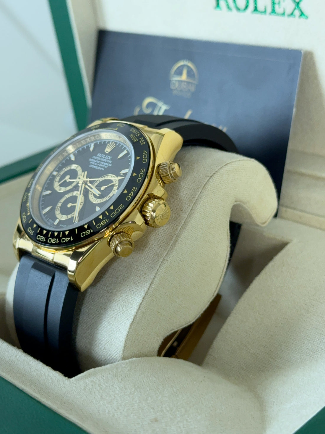 ساعة OYSTER FLEX DEYTONA COSMOGRAPH كرونوغراف بقرص ذهبي وأسود